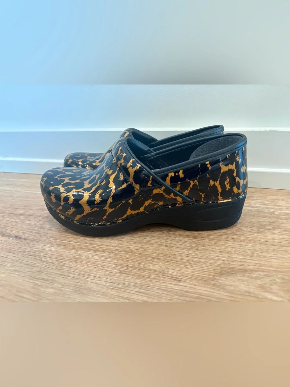 Dansko XP 2.0 Leopard Animal Print Professional Clogs EU 39 = US 8.5/9 Women’s - Picture 3 of 16